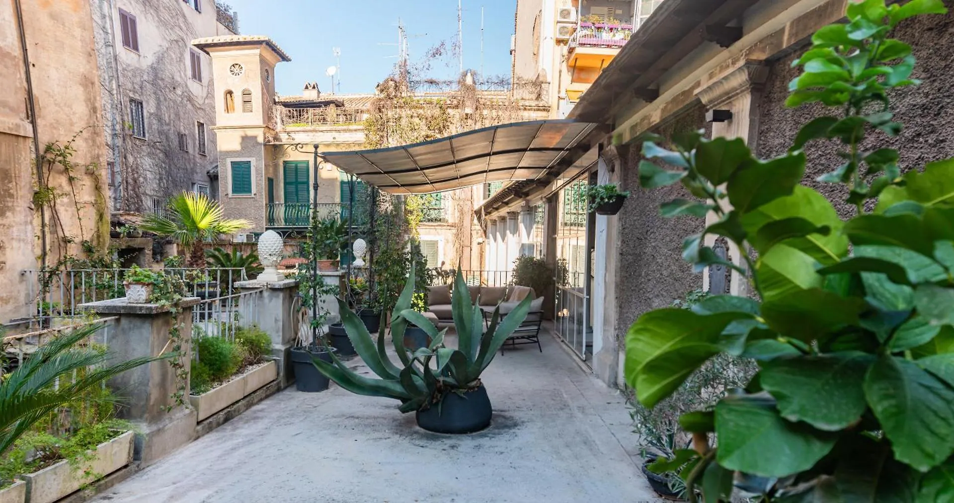 Historical Palace Apartment With Large Terrace Rome