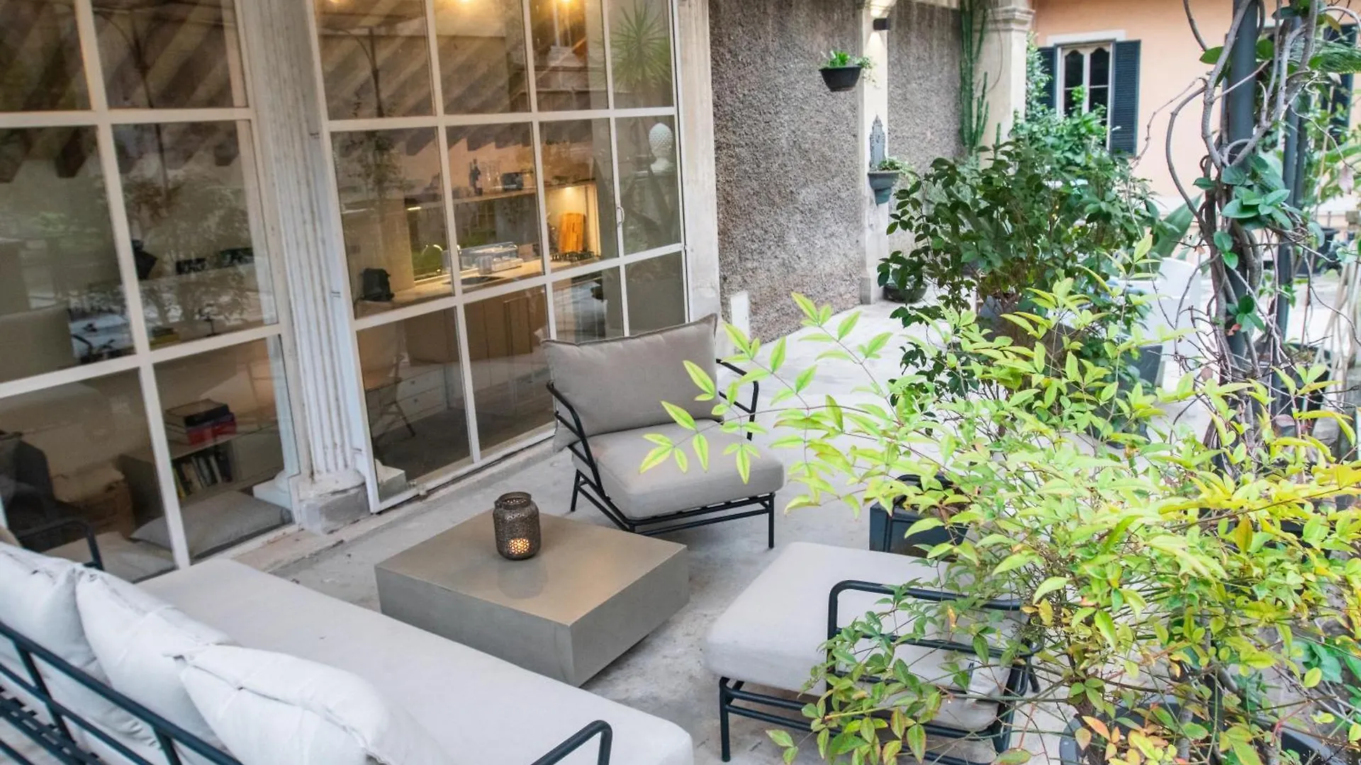 Historical Palace Apartment With Large Terrace Rome Italy